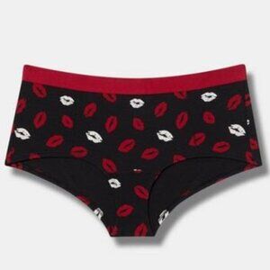 Torrid - Cotton Mid Rise Boyshort Panty, Pucker Up Rich Black, Red & White Lips‍